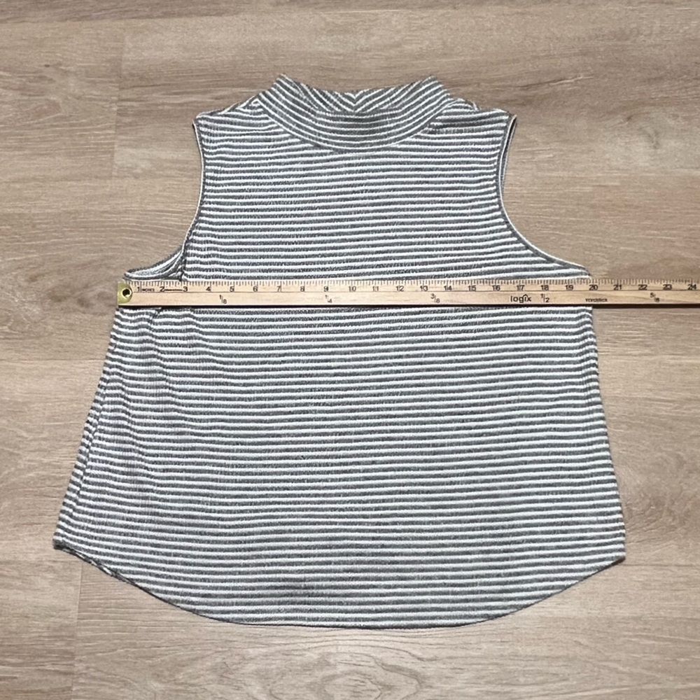 Chico's Zenergy Striped Mock‎ Turtleneck Knit Sleeveless Top Sz 2P US 12/14 P - Picture 6 of 10